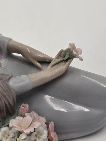 1988 Lladro Flower Song 7607 Figurine Cancion de Primavera Boxed Girl Flowers