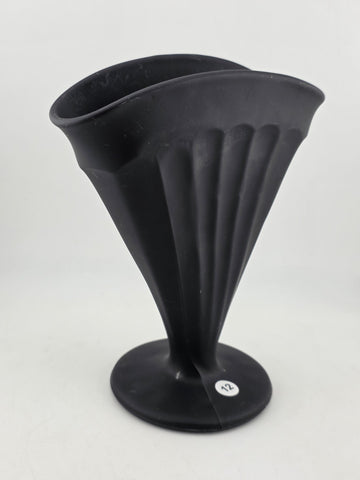 RARE VINTAGE TIFFIN ELEGANT BLACK SATIN GLASS RIBBED FAN VASE. 7" Tall.