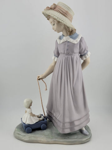 Lladro #5044 "Girl Pulling Toy Wagon" 1978 Retired Excellent Condition