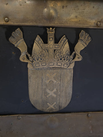 RARE ANTIQUE 19TH C CONTINENTAL BRASS BOUND KINDLING BOX W ARMORIAL. VERY HEAVY