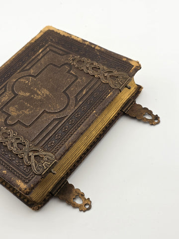 ANTIQUE 19TH C VICTORIAN BROWN CABINET TIN TYPE PHOTO FAMILY ALBUM. ALMOST FULL.