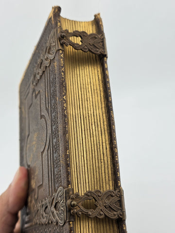 ANTIQUE 19TH C VICTORIAN BROWN CABINET TIN TYPE PHOTO FAMILY ALBUM. ALMOST FULL.