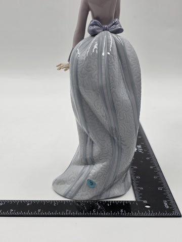 Lladró #7622 “Basket of Love” Girl with Flowers Porcelain Figurine Spain W Box.