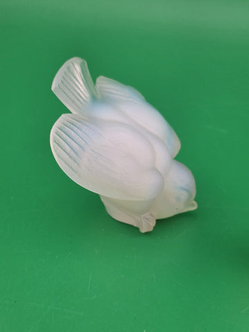 Set Of 2 Sabino Art Glass France Opalescent Feeding Bird Figurines. VG Cond.