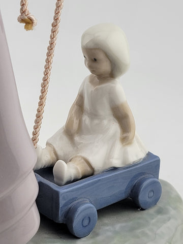Lladro #5044 "Girl Pulling Toy Wagon" 1978 Retired Excellent Condition