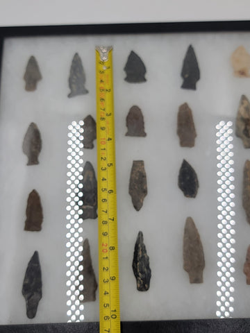 Lot Of 28 Authentic Antique Original Native American Arrowheads In Display Tray.