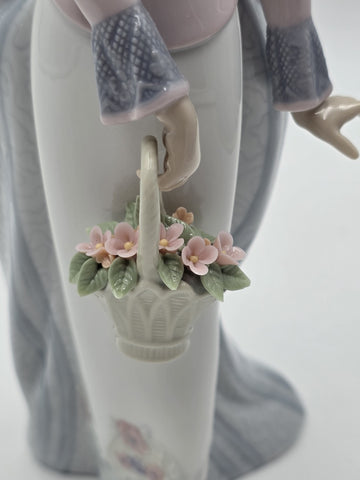 Lladró #7622 “Basket of Love” Girl with Flowers Porcelain Figurine Spain W Box.