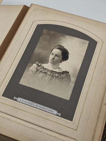 ANTIQUE 19TH C VICTORIAN BROWN CABINET TIN TYPE PHOTO FAMILY ALBUM. ALMOST FULL.