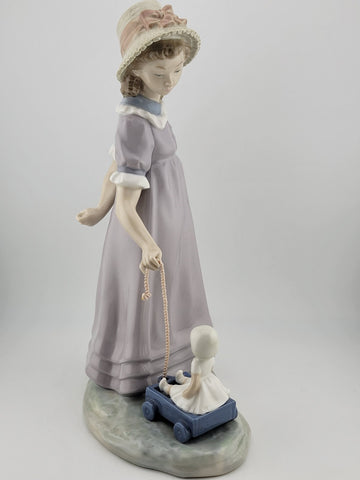 Lladro #5044 "Girl Pulling Toy Wagon" 1978 Retired Excellent Condition