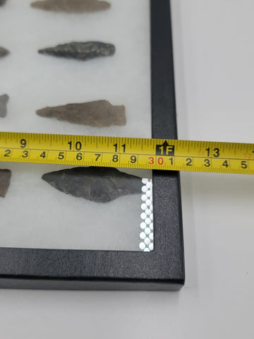 Lot Of 28 Authentic Antique Original Native American Arrowheads In Display Tray.