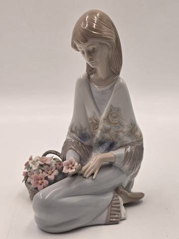 1988 Lladro Flower Song 7607 Figurine Cancion de Primavera Boxed Girl Flowers