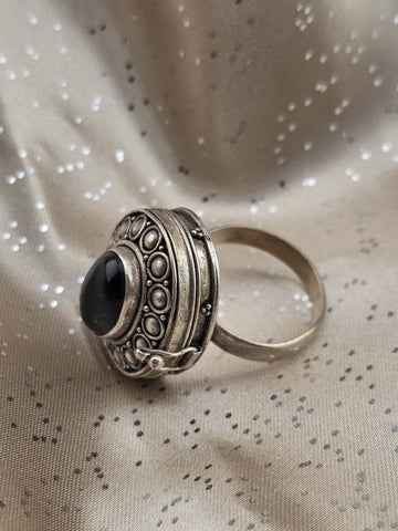 Rare Vintage 925 STERLING SILVER AND BLACK ONYX POISON/PILL LOCKET RING SIZE 8.5