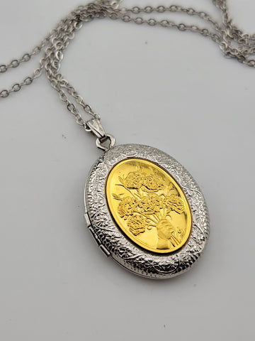 1978 Sterling Silver Mother's Day Cameo Locket w/24k Gold Vermeil. Franklin Mint