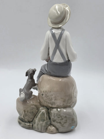 Lladro Figurine SEA FEVER BOY WITH SAILBOAT AND DOG #5166 Mint with Box