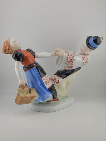 VINTAGE HEREND HUNGARY FOLKLORE CHILDREN DANCING PORCELAIN FIGURINE #5482