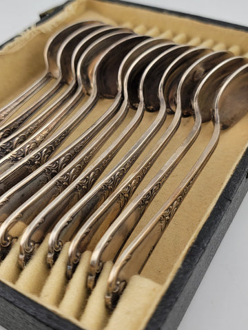 Antique Set Of 12 Small Silver Plated Spoons in Case from Ercuis Pompadour.
