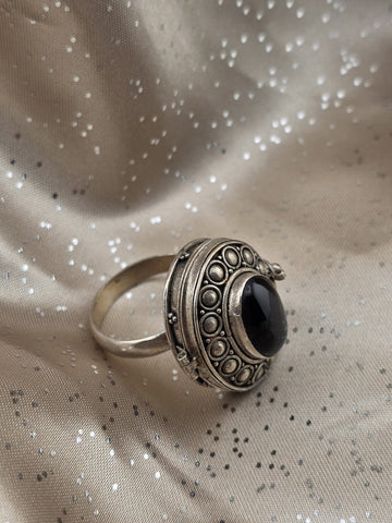 Rare Vintage 925 STERLING SILVER AND BLACK ONYX POISON/PILL LOCKET RING SIZE 8.5