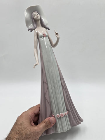 Vtg 1983 Lladro The Debutante #1431 Lady in Hat Figurine Retired W Original  Box