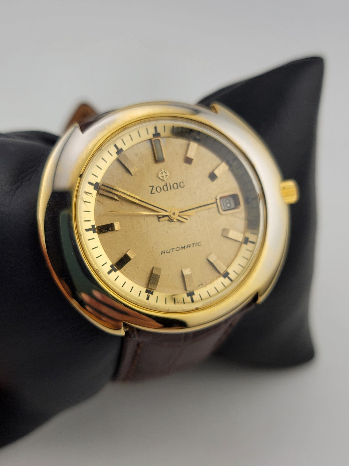 Rare Vintage 1970’s Mechanical Gold Tone Zodiac UFO Date Watch. Working Cond.