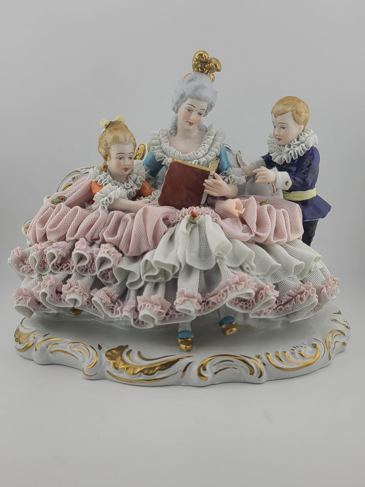 Antique 19th C Dresden Lace 3 Figure Sofa Group Porcelain Figurine U&S Germany