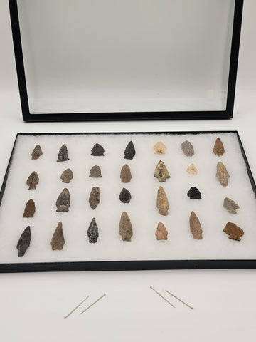 Lot Of 28 Authentic Antique Original Native American Arrowheads In Display Tray.