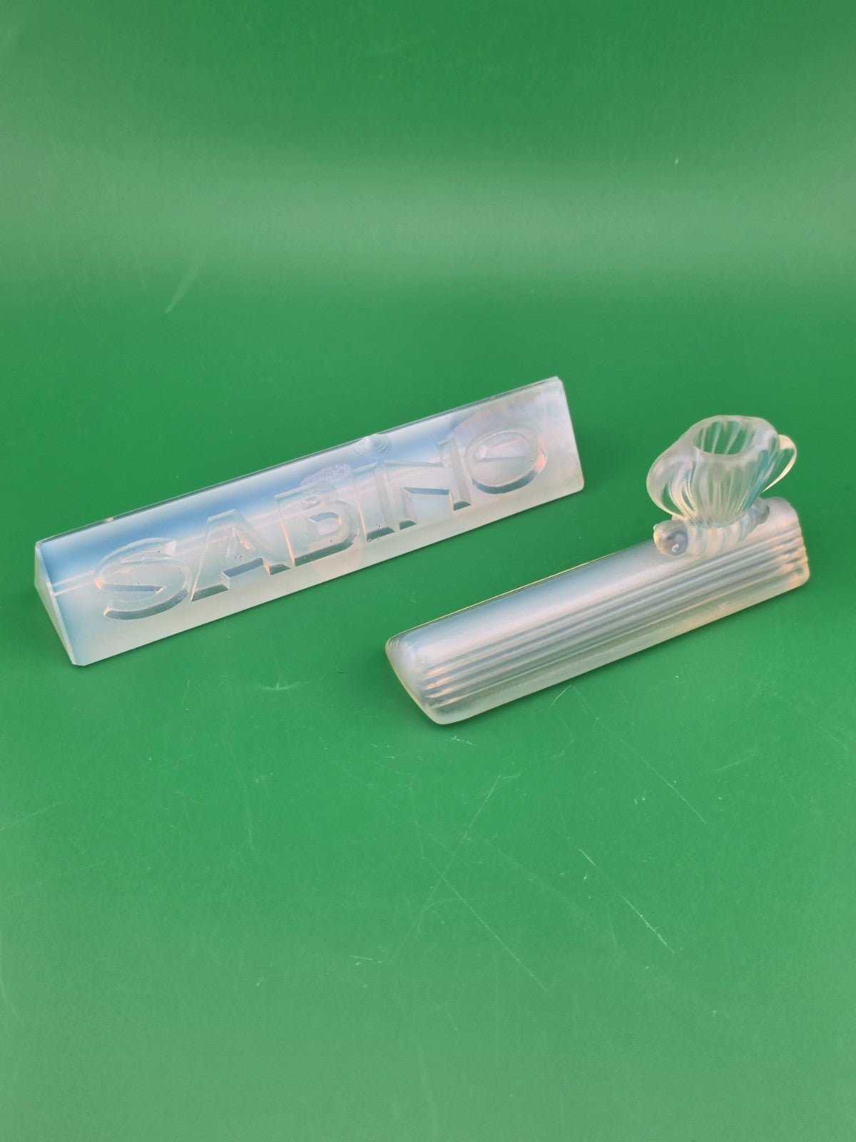 Set Of 2 Vintage Signed Sabino France Opalescent Glass Knife Rest “vase” & Sign.