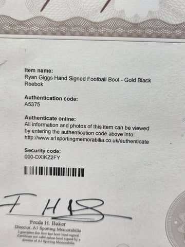 Ryan Giggs Signed Reebok Soccer Cleats w/ COA A1 Memorabilia Display Case