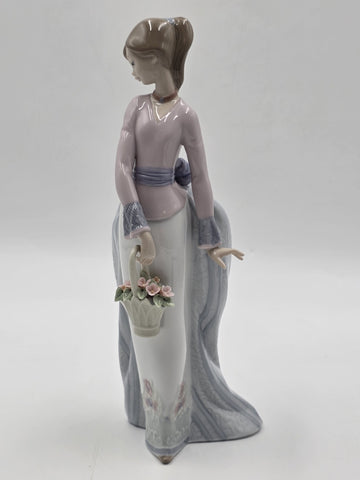 Lladró #7622 “Basket of Love” Girl with Flowers Porcelain Figurine Spain W Box.