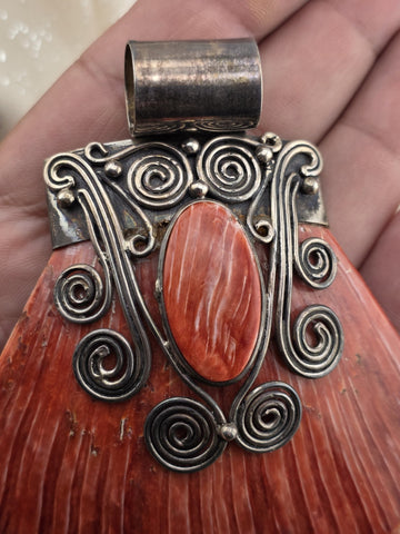 Rare Red Spiny Oyster Vintage Navajo Hallmarked 950 Sterling Silver Pendant.