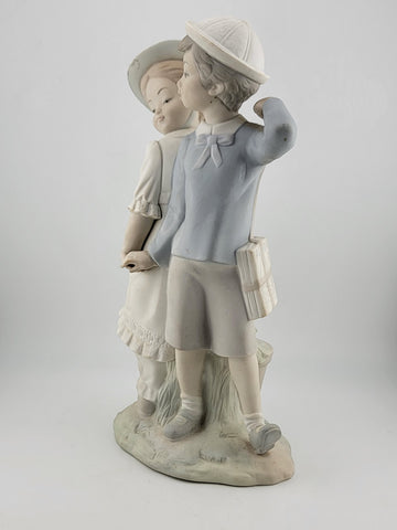 Lladro Children Puppy Love Porcelain  Figurine MADE IN SPAIN 1127 Retired Matte