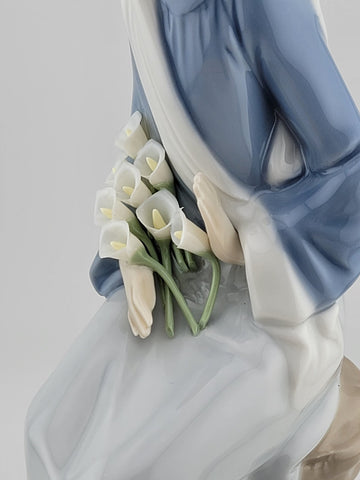 Vintage Lladro Figurine 4972 "GIRL WITH CALLA LILIES SITTING" Retired 1991