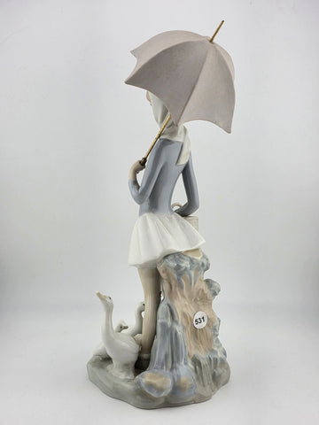 Lladro Figurine GIRL WITH UMBRELLA BASKET FEEDING DUCKS  #4510 Retired