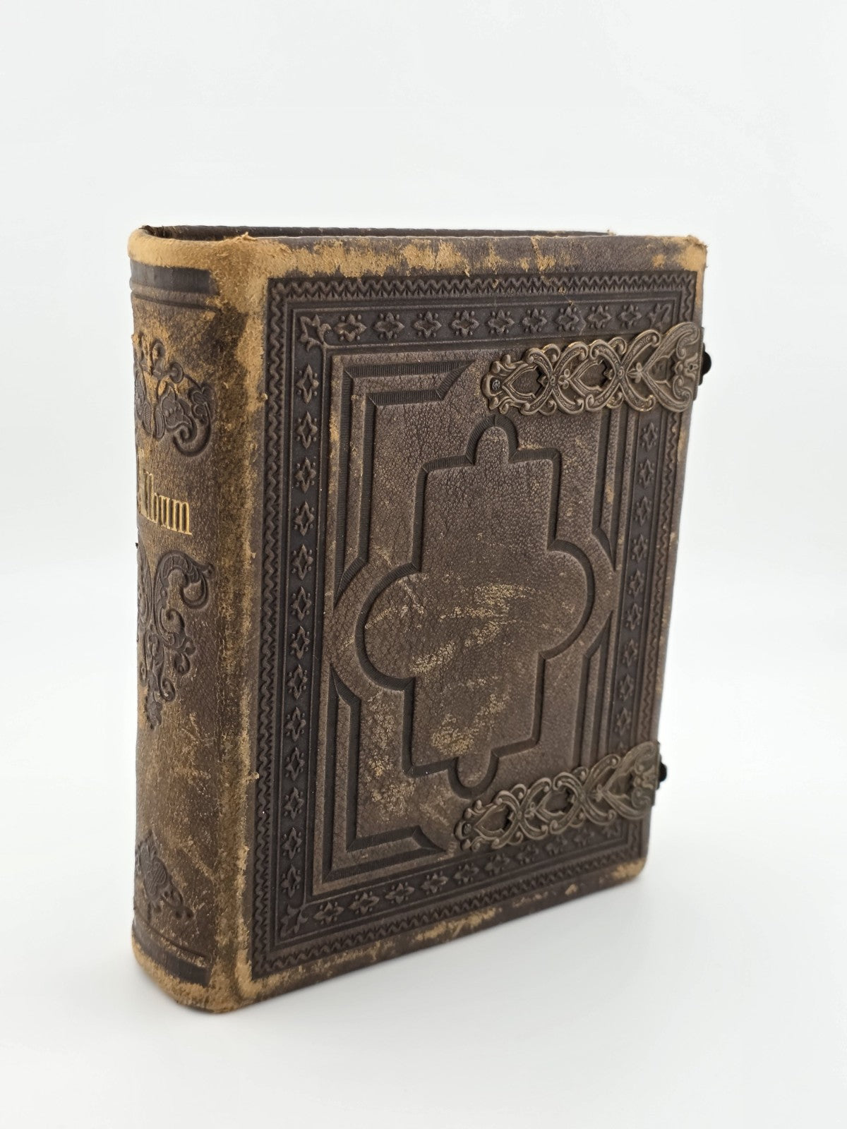 ANTIQUE 19TH C VICTORIAN BROWN CABINET TIN TYPE PHOTO FAMILY ALBUM. ALMOST FULL.