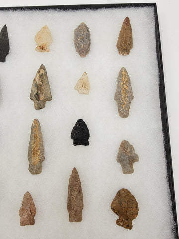 Lot Of 28 Authentic Antique Original Native American Arrowheads In Display Tray.