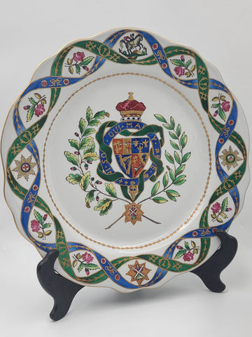 Rare Matching Set Of Chelsea House Heraldic Porcelain Plate Vase & Lidded Urn.
