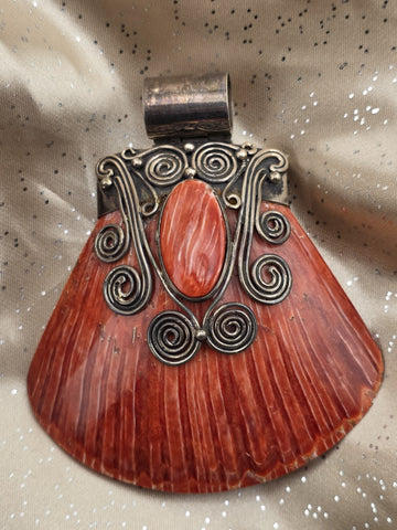 Rare Red Spiny Oyster Vintage Navajo Hallmarked 950 Sterling Silver Pendant.