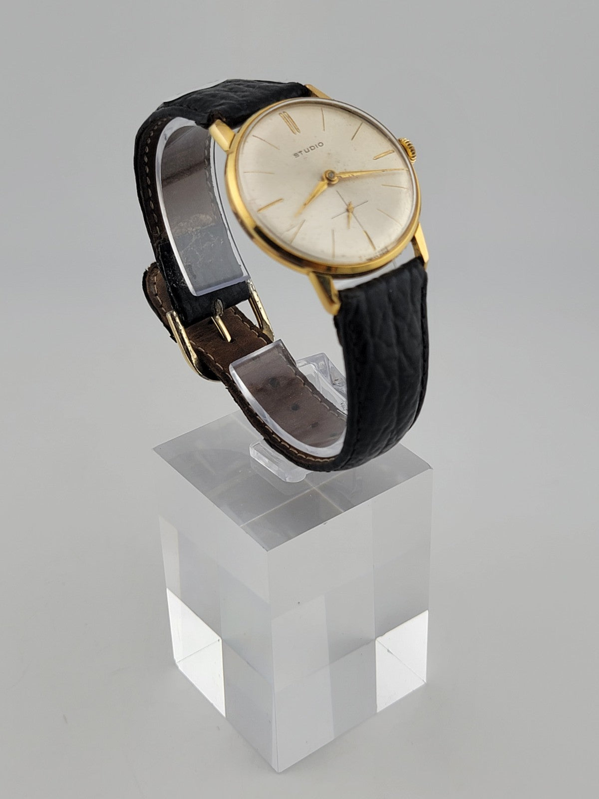 Rare Men's wristwatch Studio Made by Vulcain 60s Gold-Plated Swiss Made. Working