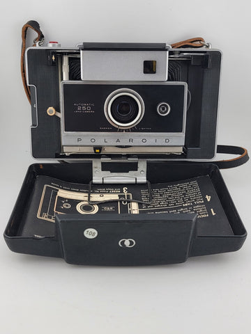 Vintage Polaroid Automatic 250 Land Camera w/ Case, Strap, Untested