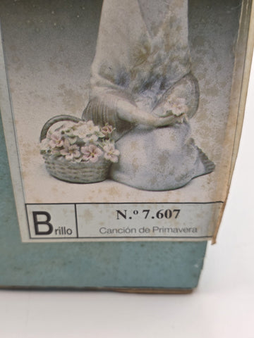 1988 Lladro Flower Song 7607 Figurine Cancion de Primavera Boxed Girl Flowers