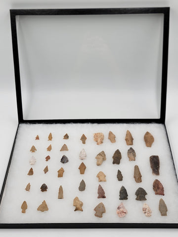 Lot Of 40 Authentic Antique Original Native American Arrowheads In Display Tray.