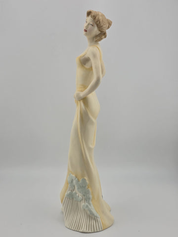 VINTAGE ROYAL DOULTON FIGURE Cherished Memories HN4265 IMPRESSIONS SERIES 2001.