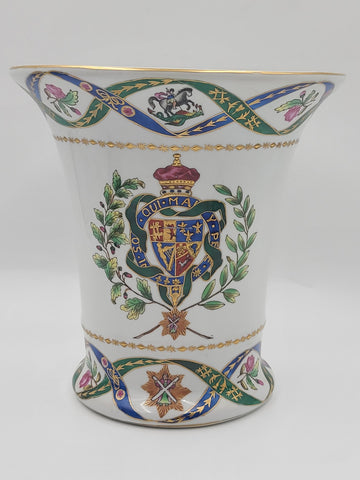 Rare Matching Set Of Chelsea House Heraldic Porcelain Plate Vase & Lidded Urn.