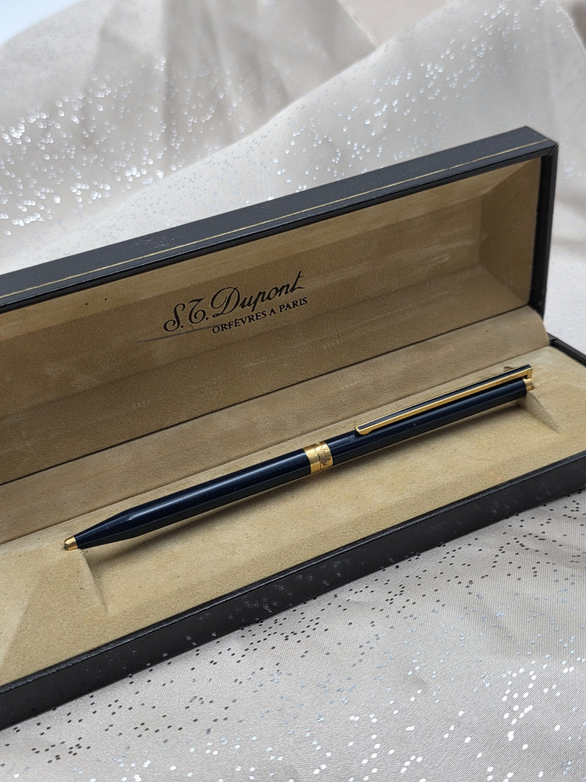 Vintage S.T. Dupont Montparnasse Slim Black Lacquer & Gold-Plated Ballpoint Pen.