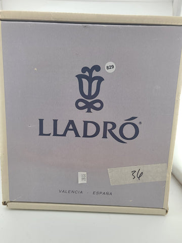 Lladro Porcelain - Ten and Growing Boy Girl Bench 7635 Figurine - Original Box