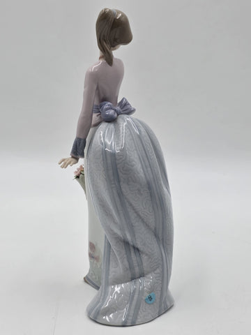 Lladró #7622 “Basket of Love” Girl with Flowers Porcelain Figurine Spain W Box.