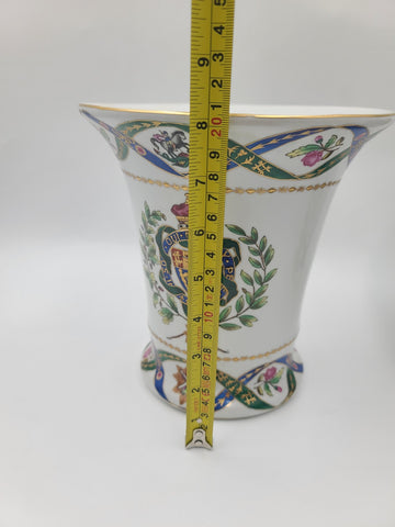 Rare Matching Set Of Chelsea House Heraldic Porcelain Plate Vase & Lidded Urn.