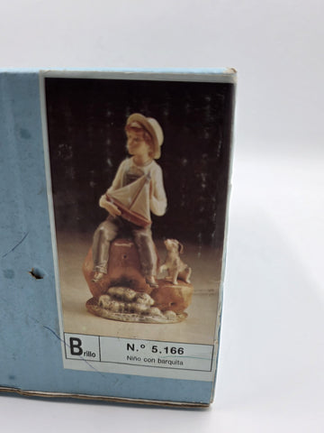 Lladro Figurine SEA FEVER BOY WITH SAILBOAT AND DOG #5166 Mint with Box