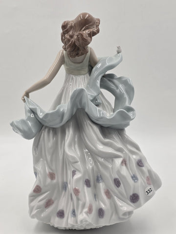 Vintage Lladro Porcelain Figurine "Summer Serenade," # 6193. retired 2004