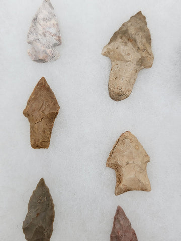 Lot Of 40 Authentic Antique Original Native American Arrowheads In Display Tray.
