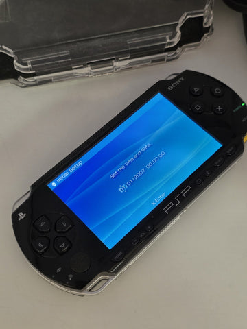 Sony PSP Go PSP-1001 PlayStation Portable Bundle W Case 1 Game & Chareger. Works